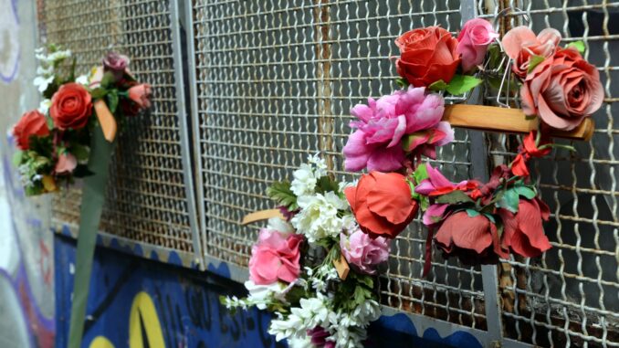 déco, rue de Tunis lors de la préparation du flower power 2025